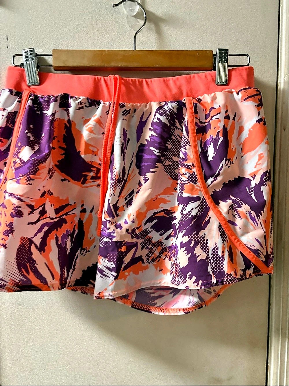 Under Armour HeatGear athletic shorts Abstract Print Athletic Shorts size M
